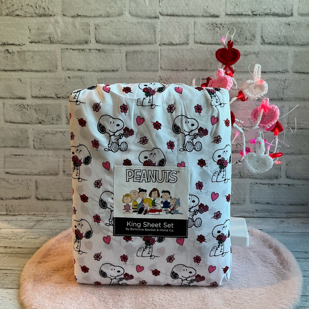 PEANUTS King Size Snoopy Love Blooms Valentine Sheet Set